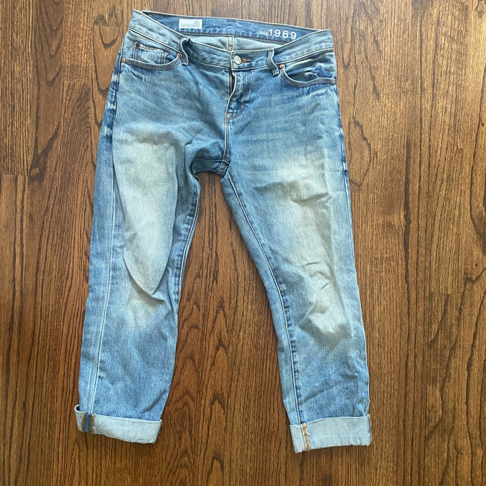 Gap jeans, sexy boyfriend cut. Size 25.